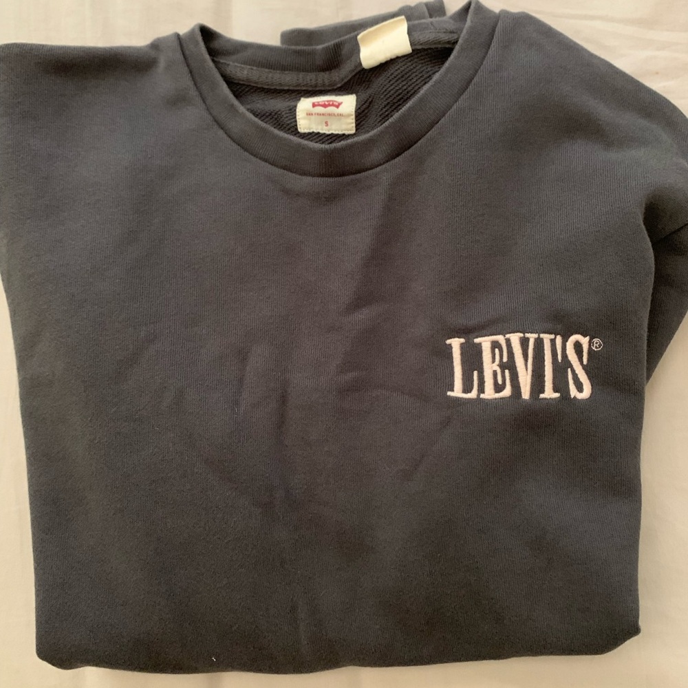 Levi’s crew neck